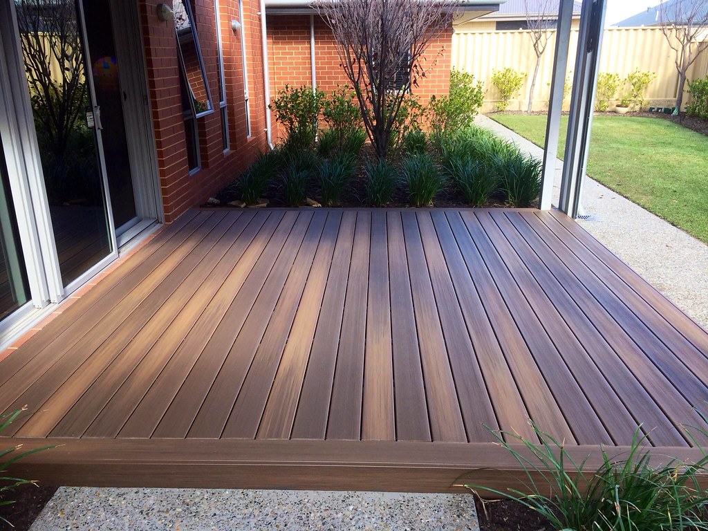 Choosing A Composite Deck Color   25279160045 0c60f9d392 B 